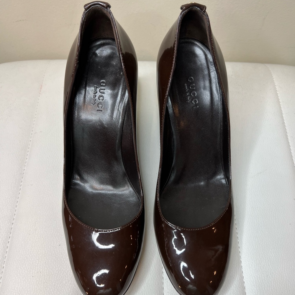 GUCCI Brown Patent Leather Wedge Pumps - Size 7 1/2